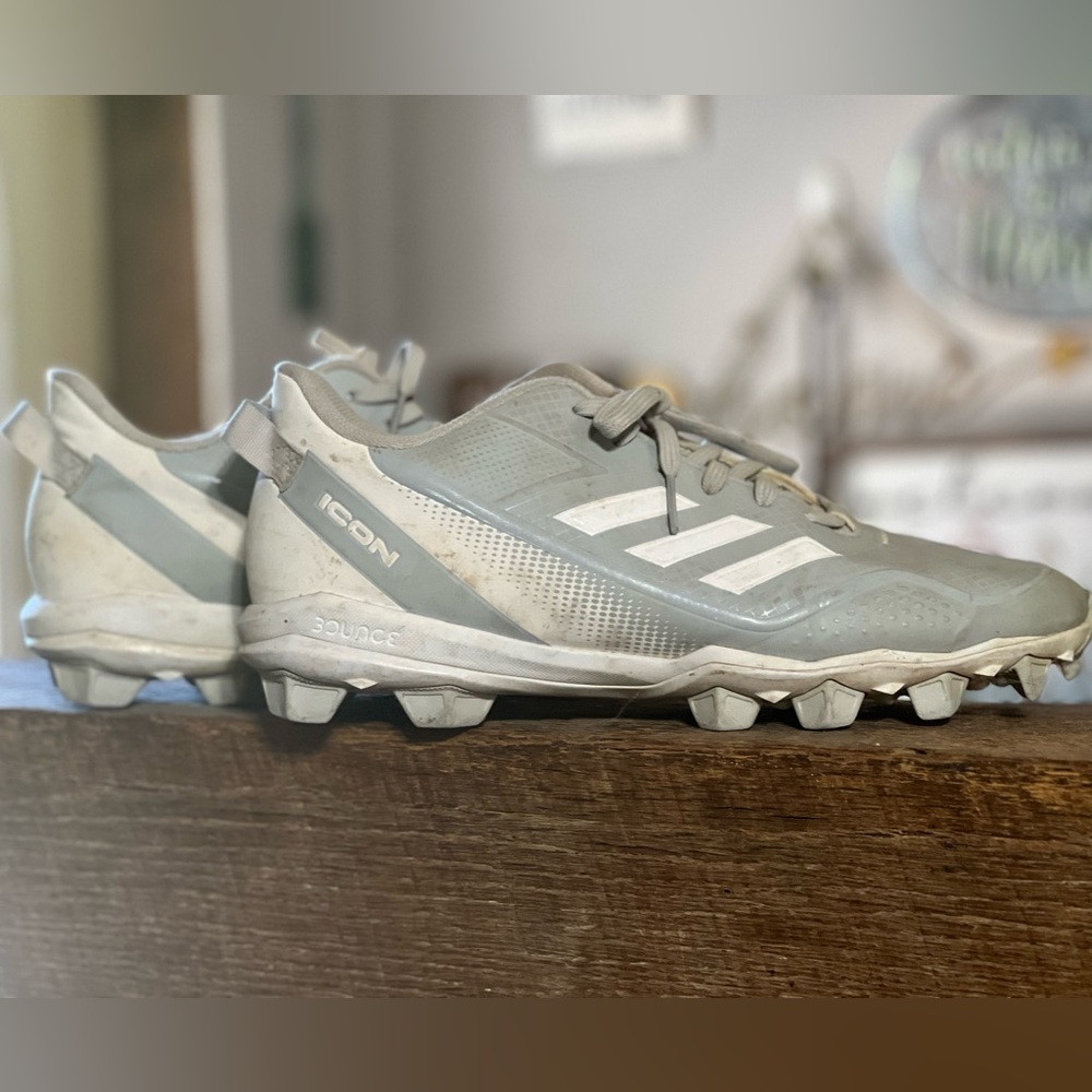 Adidas Icon baseball cleats size 10